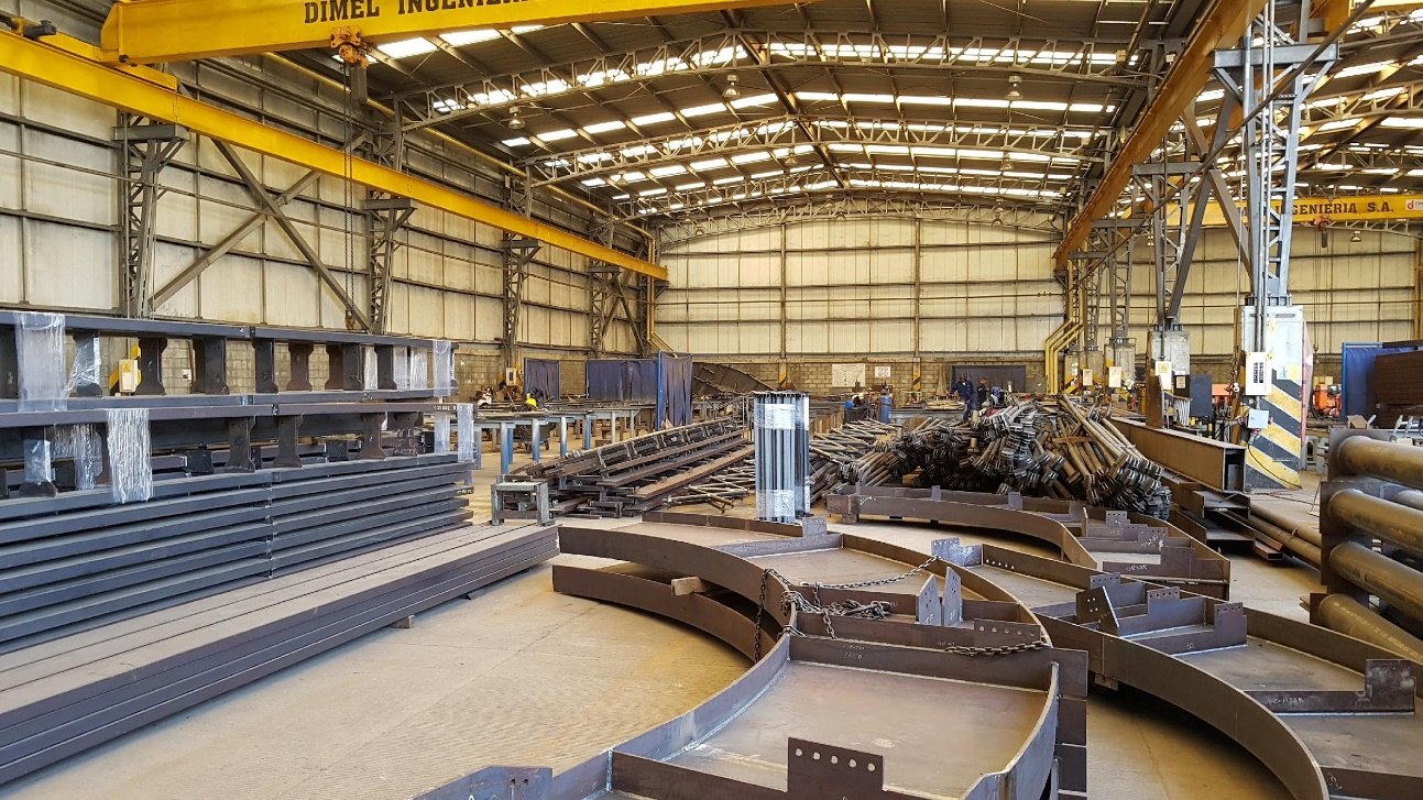 Interior de una planta industrial evaluada por CAO Consultores